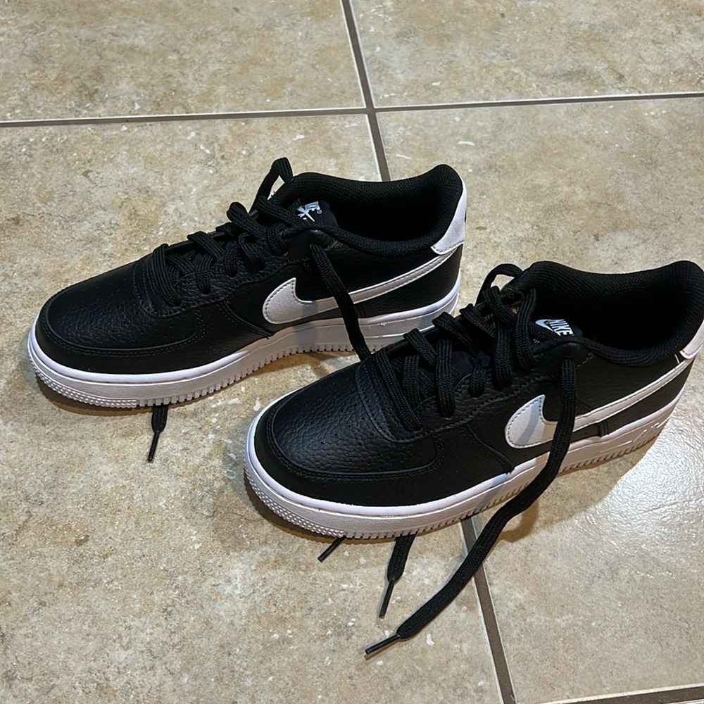 Brand new Nike Air Force 1 size 7W - 5.5Y - no box
